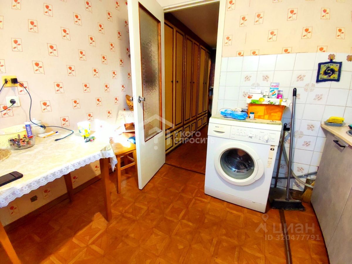 Продажа 2-комн квартиры на вторичном рынке Петергоф, Чебышевская улица, 11