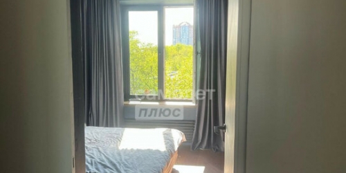 3-комн квартира улица Алексея Свиридова,  д. 1