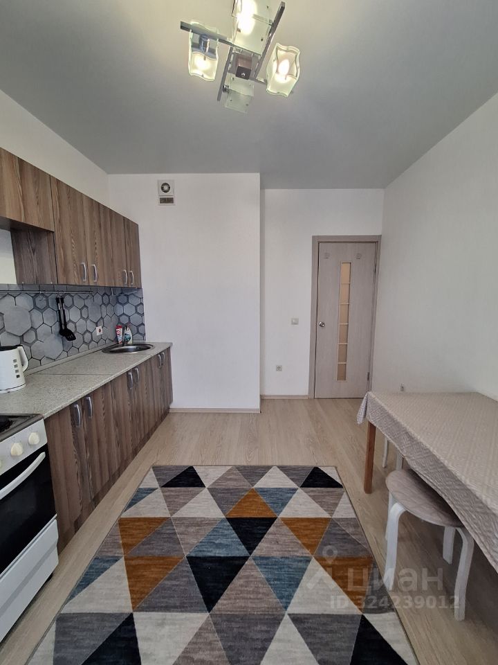 Аренда 1-комн квартиры на вторичном рынке улица 3-я Нововатутинская,  д. 8