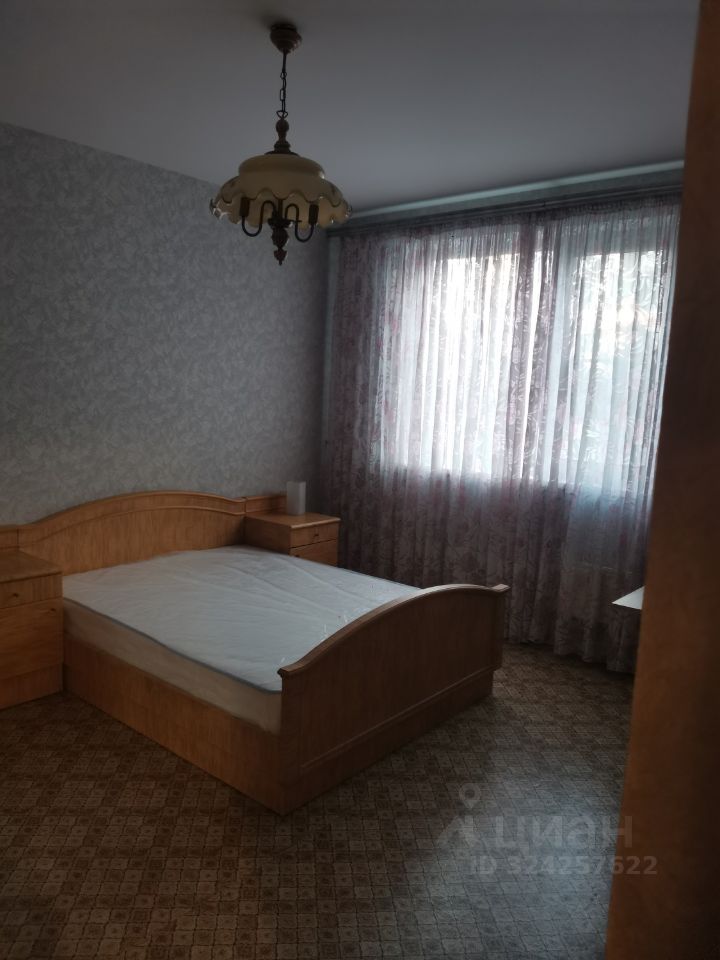 Аренда 2-комн квартиры на вторичном рынке Осенний бульвар, 16К2