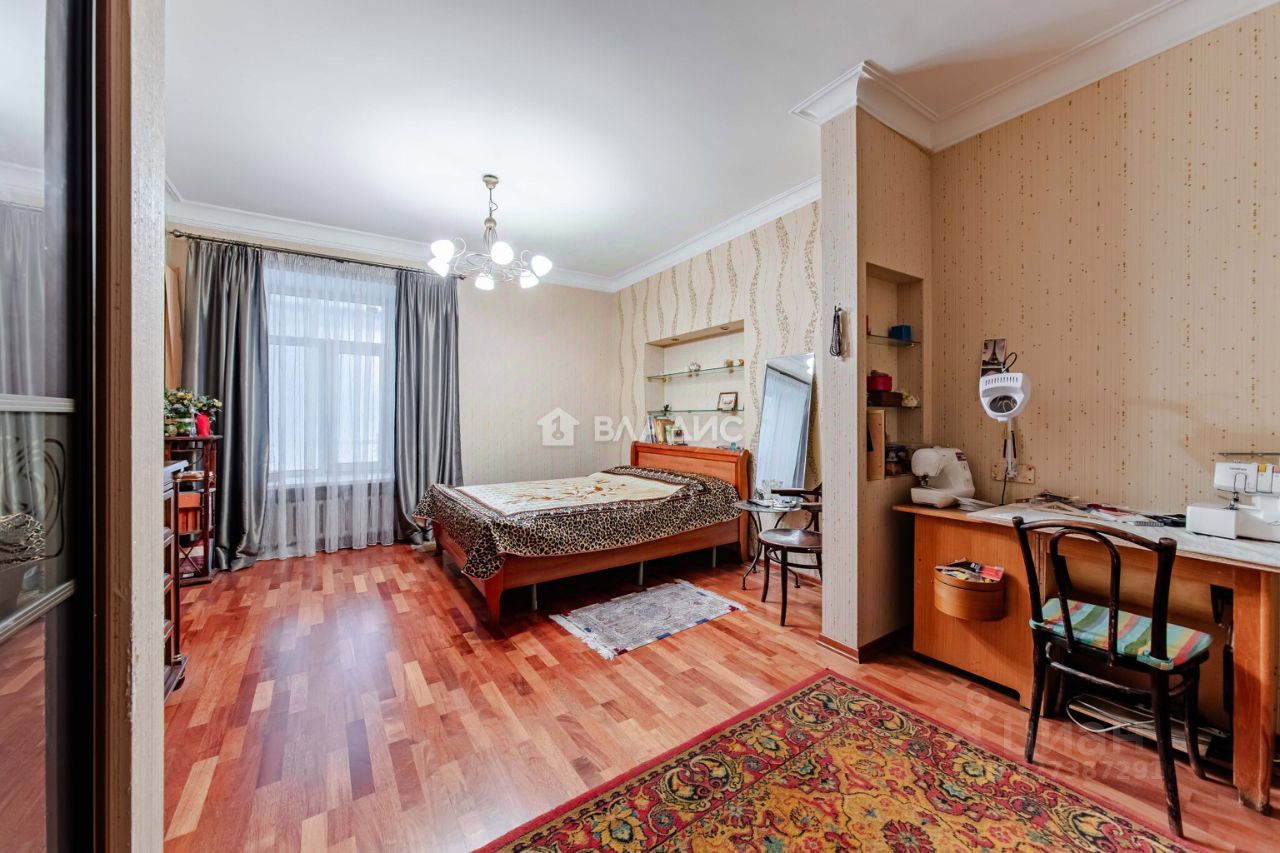 Продажа 3-комн квартиры на вторичном рынке Московский проспект, 20