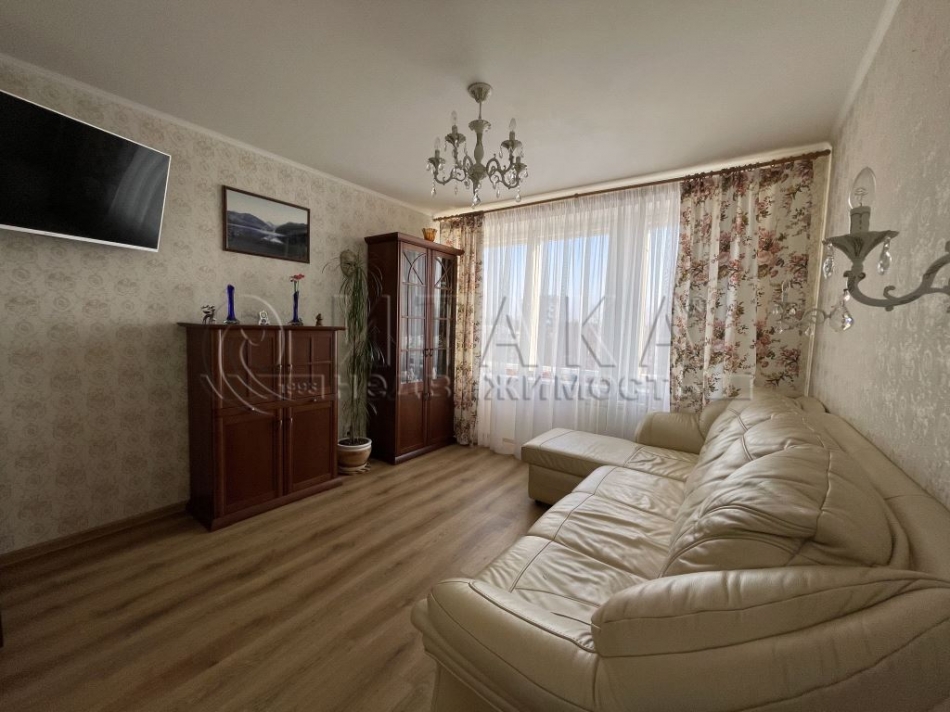 Продажа 2-комн квартиры на вторичном рынке Дрезденская,  д. 21