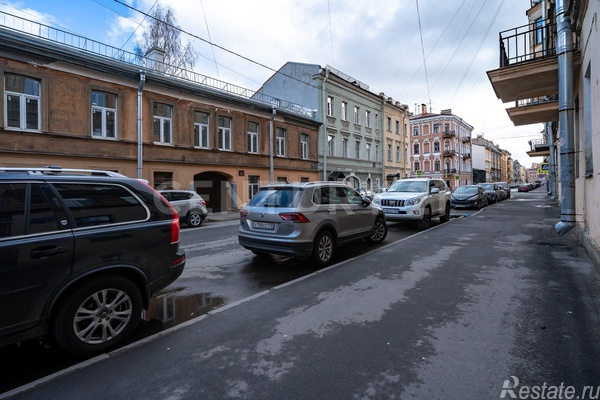 Продажа 2-комн квартиры на вторичном рынке Лабутина ул,  д. 30