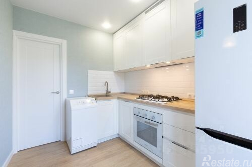 Продажа 2-комн квартиры на вторичном рынке улица Академика Королёва,  д. 11