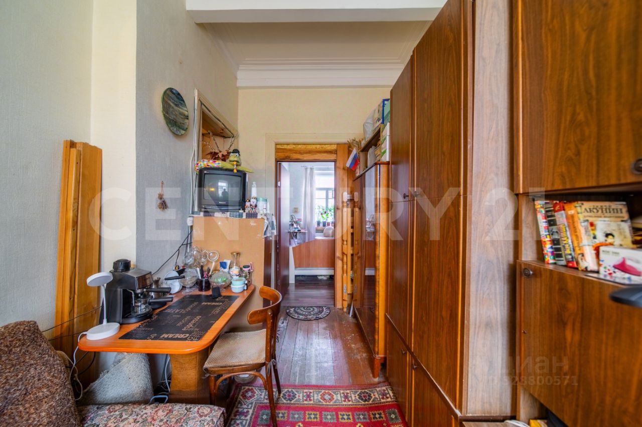 Продажа 4-комн квартиры на вторичном рынке улица Пилотов, 24
