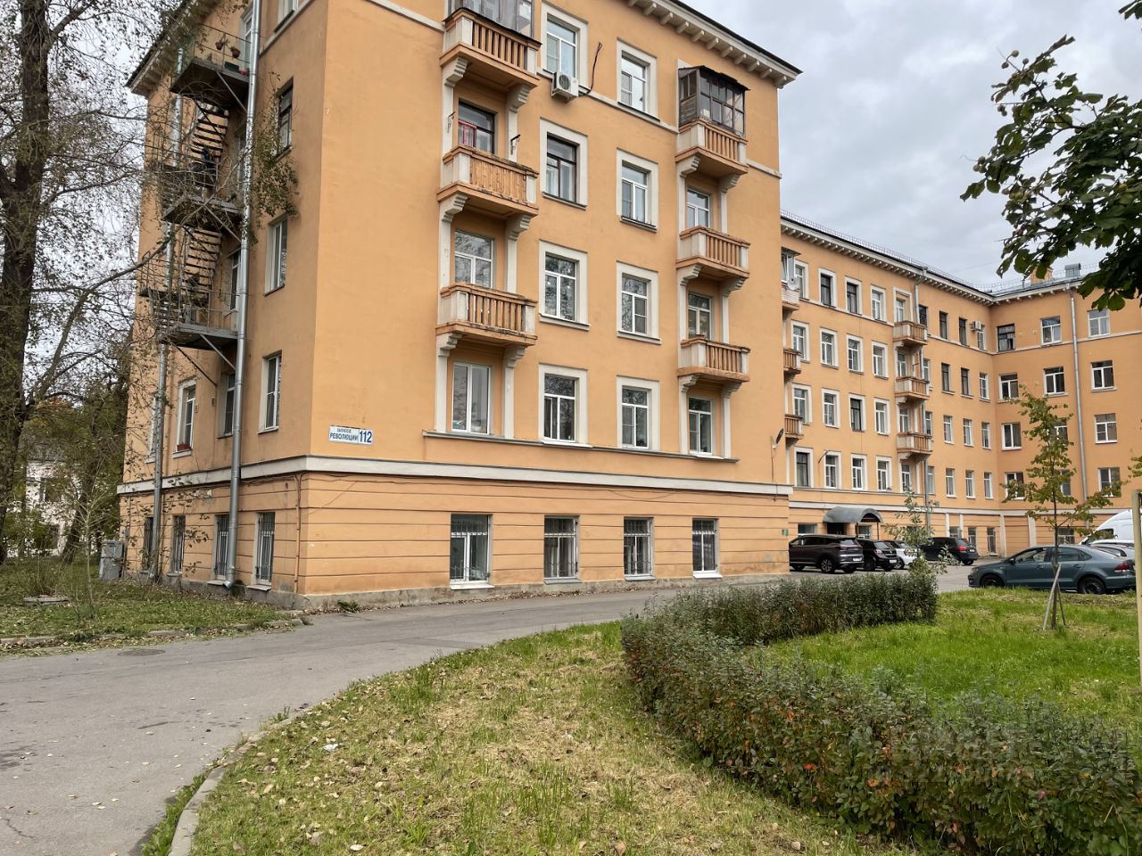 Продажа 4-комн квартиры на вторичном рынке шоссе Революции, 112