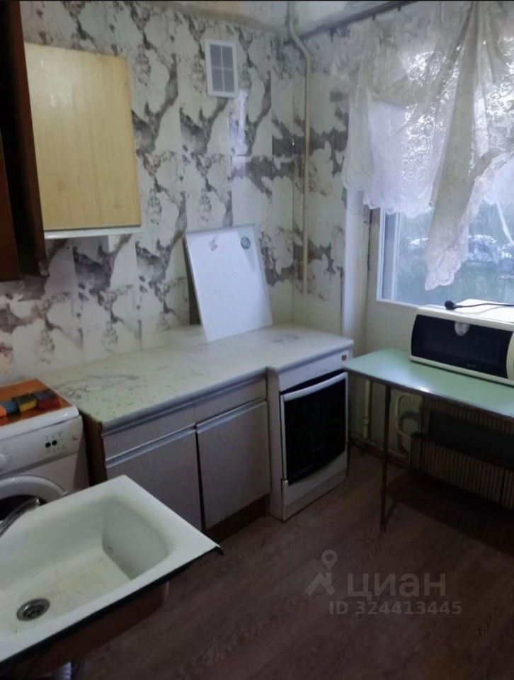 Продажа 4-комн квартиры на вторичном рынке пос. Войсковицы, площадь Манина, 14