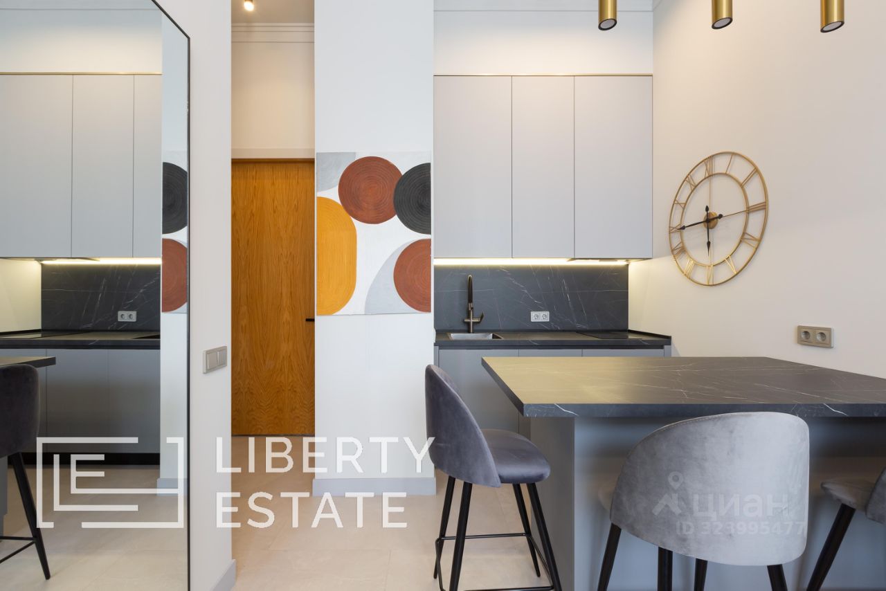 Аренда 2-комн квартиры на вторичном рынке Большая Никитская улица, 49