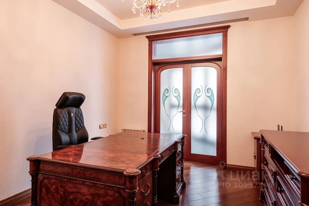 Продажа 4-комн квартиры на вторичном рынке Минская улица, 1ГК3