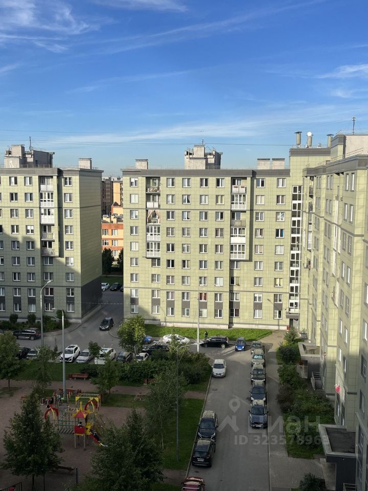 Продажа 3-комн квартиры на вторичном рынке пос. Шушары, Славянка тер., улица Полоцкая, 11к2