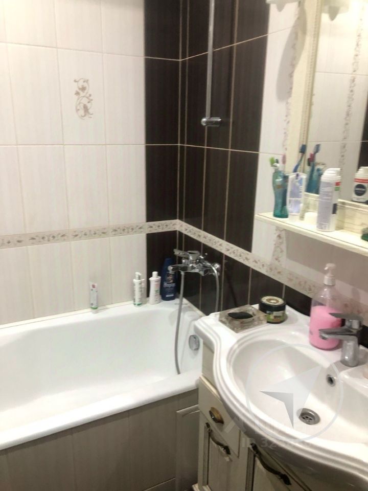 Продажа 3-комн квартиры на вторичном рынке улица Чистова, 16к4