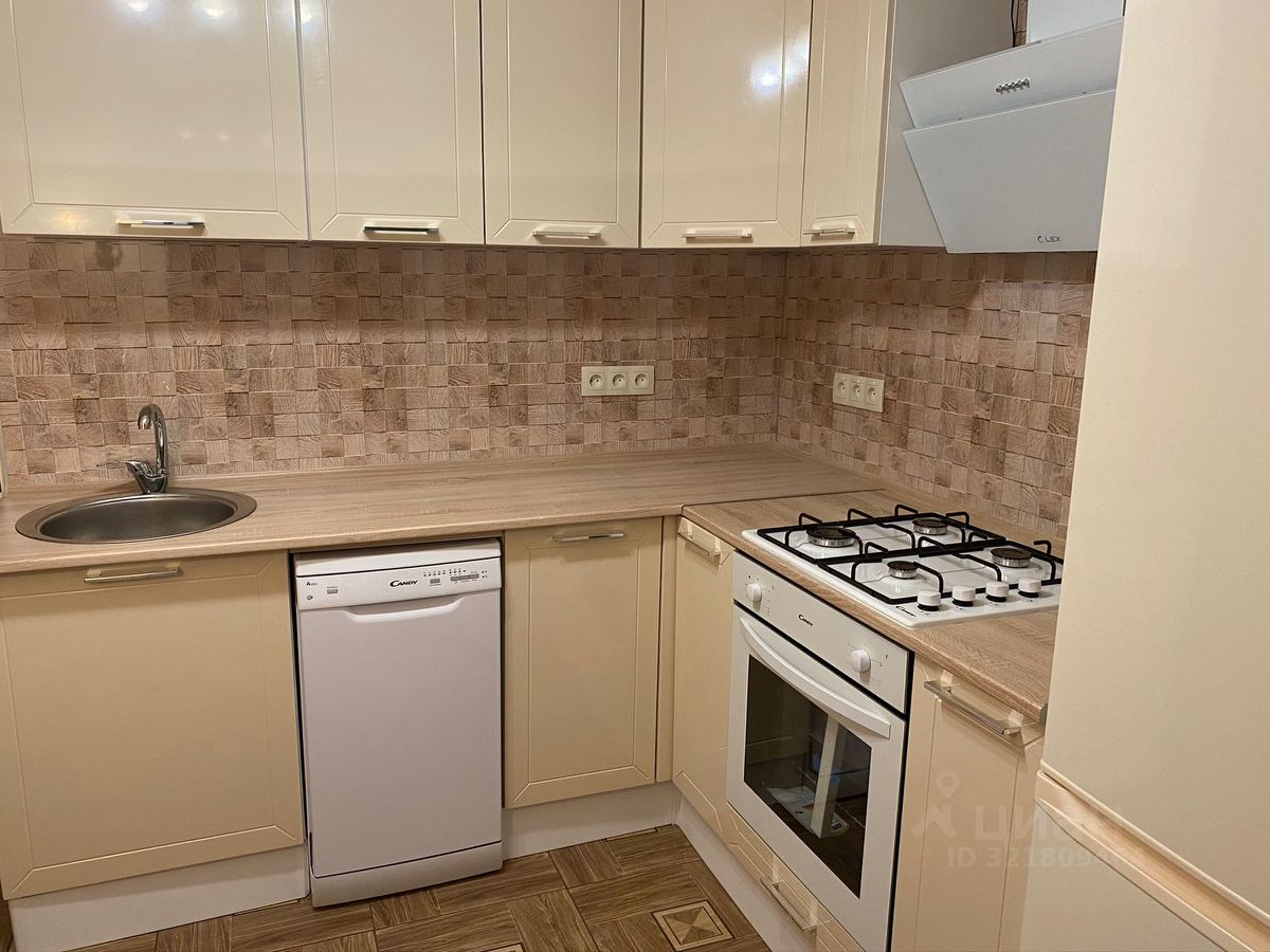 Продажа 3-комн квартиры на вторичном рынке улица Черняховского, 9К4