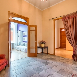 Продажа 3-комн квартиры на вторичном рынке Большая Конюшенная ул,  д. 13