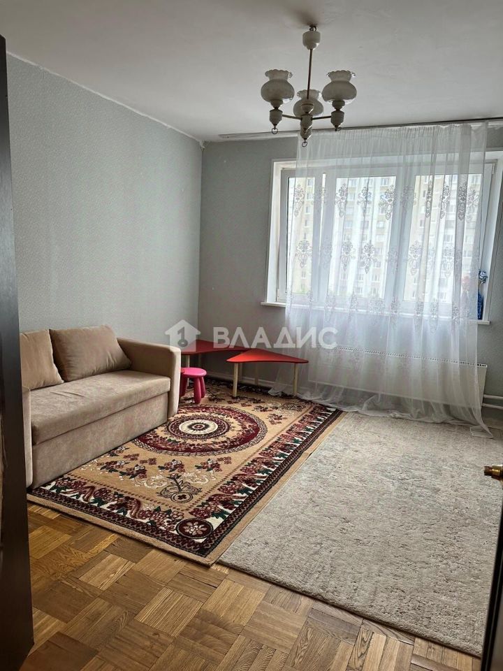 Продажа 2-комн квартиры на вторичном рынке улица Грина,  д. 7