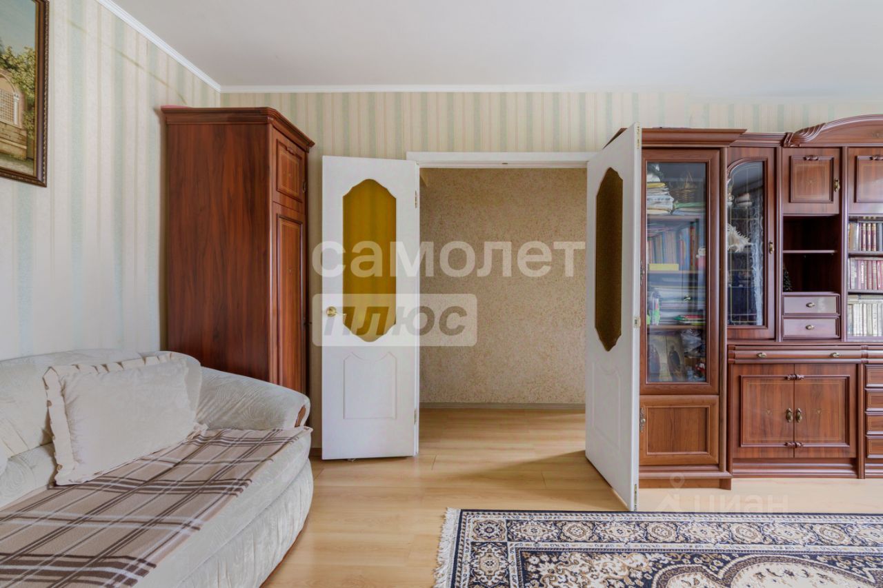 Продажа 2-комн квартиры на вторичном рынке пос. Развилка, 10А