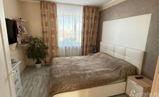 Продажа 4-комн квартиры на вторичном рынке улица Чекистов,  д. 22