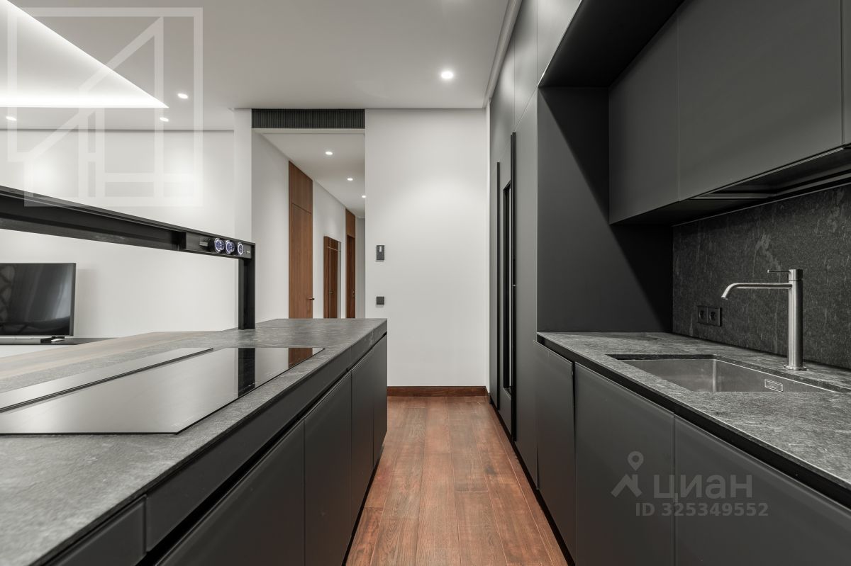 Продажа 3-комн квартиры на вторичном рынке Мосфильмовская улица, 1А