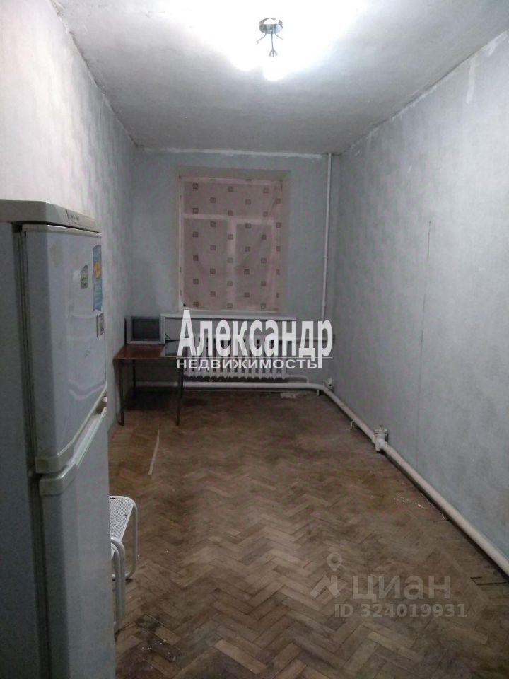 Продажа 4-комн квартиры на вторичном рынке Курляндская улица, 32