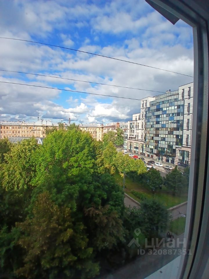 Продажа 5-комн квартиры на вторичном рынке Ропшинская улица, 32