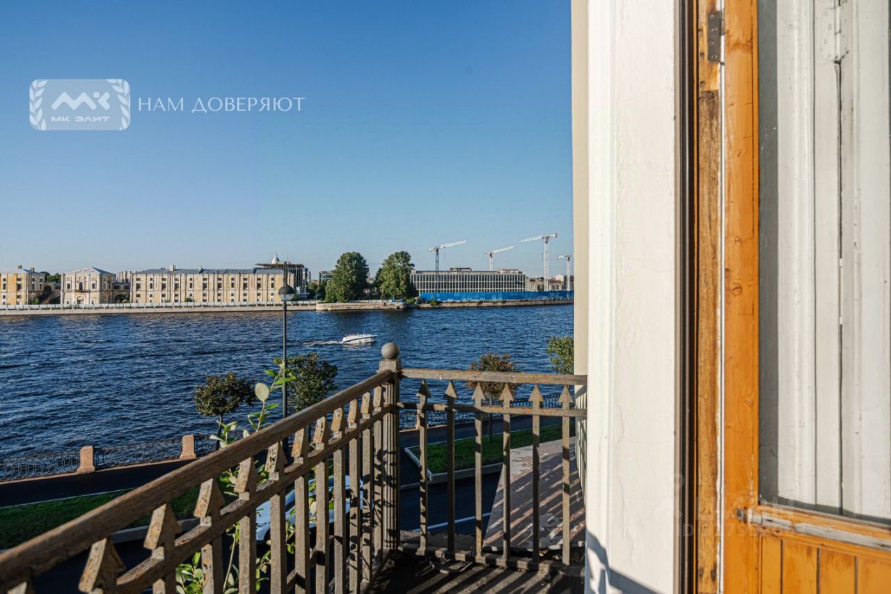 Продажа 6-комн квартиры на вторичном рынке набережная Макарова, 16/2