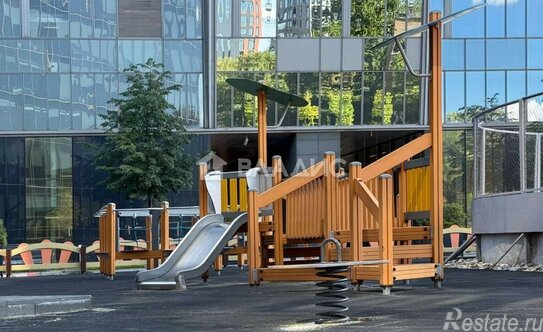 Продажа 4-комн квартиры на вторичном рынке Мосфильмовская улица,  д. 8