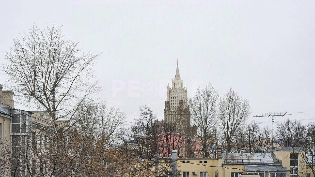 Продажа 5-комн квартиры на вторичном рынке Большой Левшинский переулок, 11