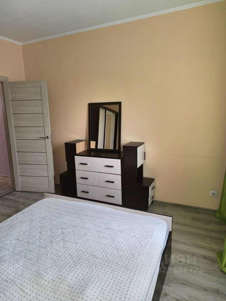 Аренда 2-комн квартиры на вторичном рынке д. Черная, улица Садовая, 15к2