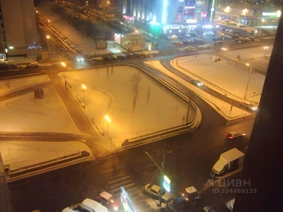 Продажа 4-комн квартиры на вторичном рынке Осенний бульвар, 15