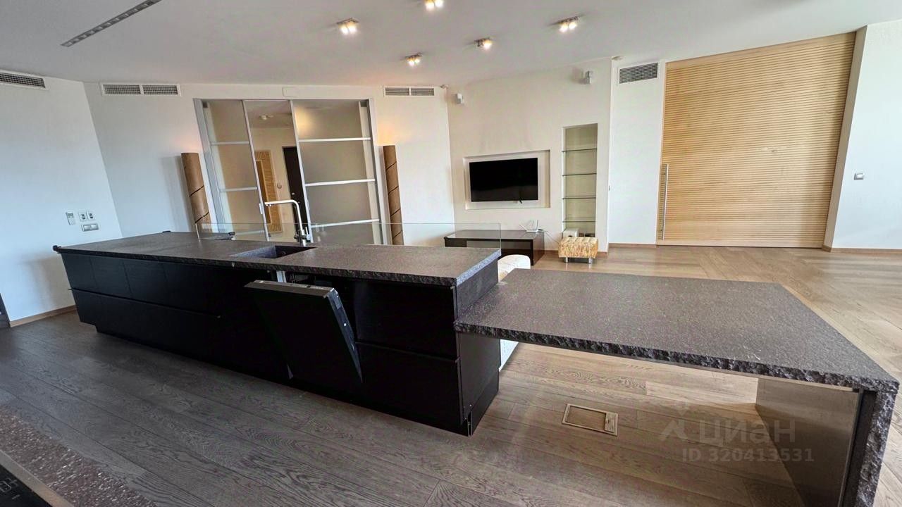 Продажа 4-комн квартиры на вторичном рынке Минская улица, 1ГК2