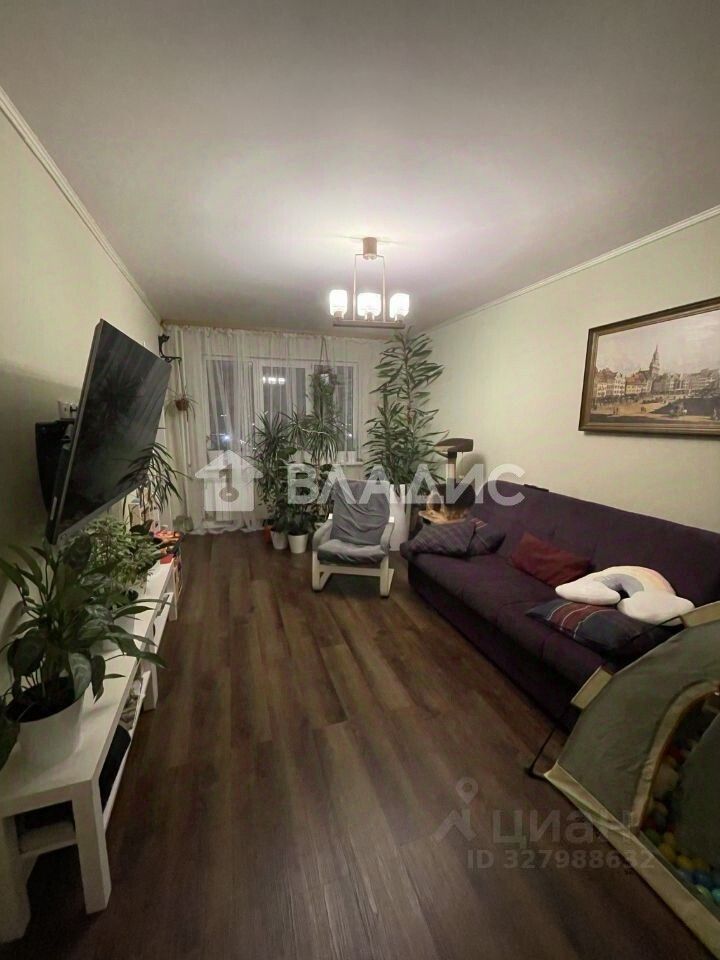 Продажа 2-комн квартиры на вторичном рынке пос. Бугры, улица Школьная,  д. 7