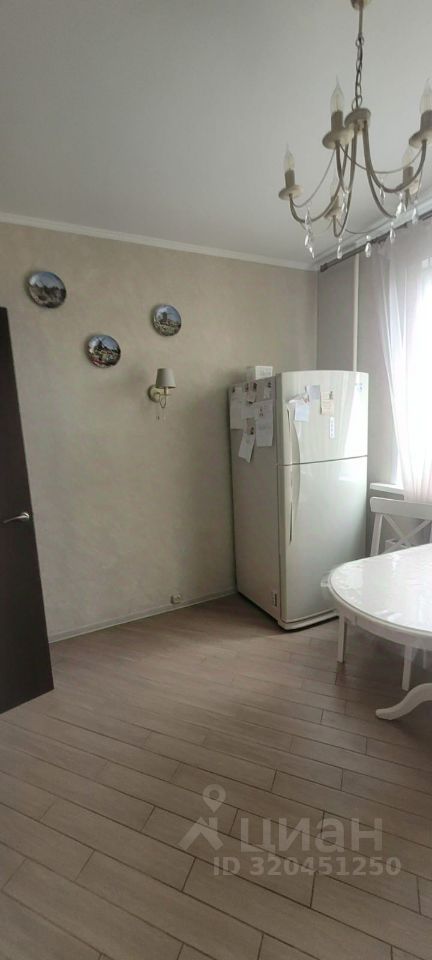 Продажа 2-комн квартиры на вторичном рынке улица Кутузова, 2