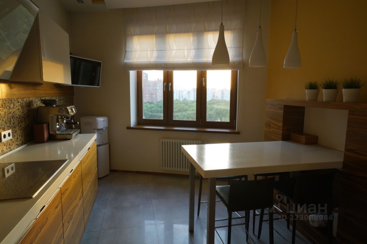 Продажа 3-комн квартиры на вторичном рынке Химки, улица Лавочкина, 13к1