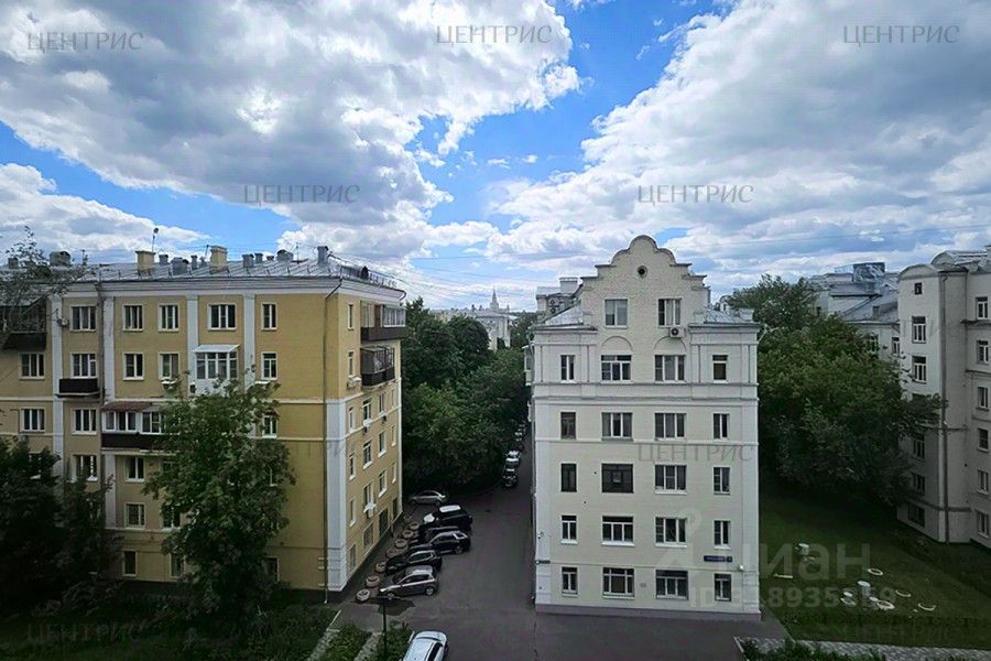 Продажа 3-комн квартиры на вторичном рынке улица Усачева, 15А