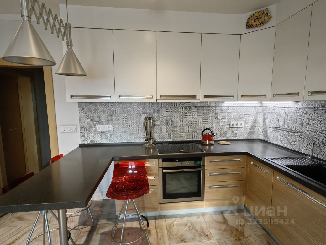 Продажа 2-комн квартиры на вторичном рынке улица Твардовского, 12к2