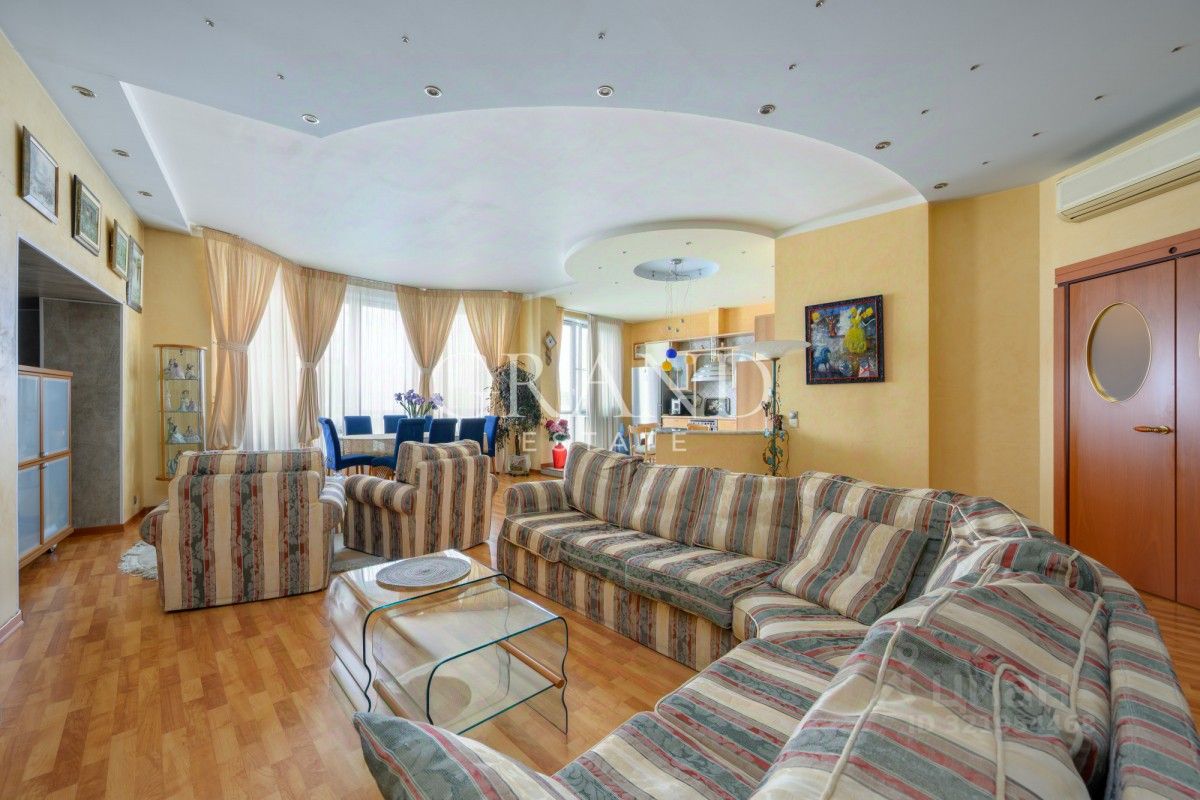 Продажа 4-комн квартиры на вторичном рынке Малая Бронная улица, 25