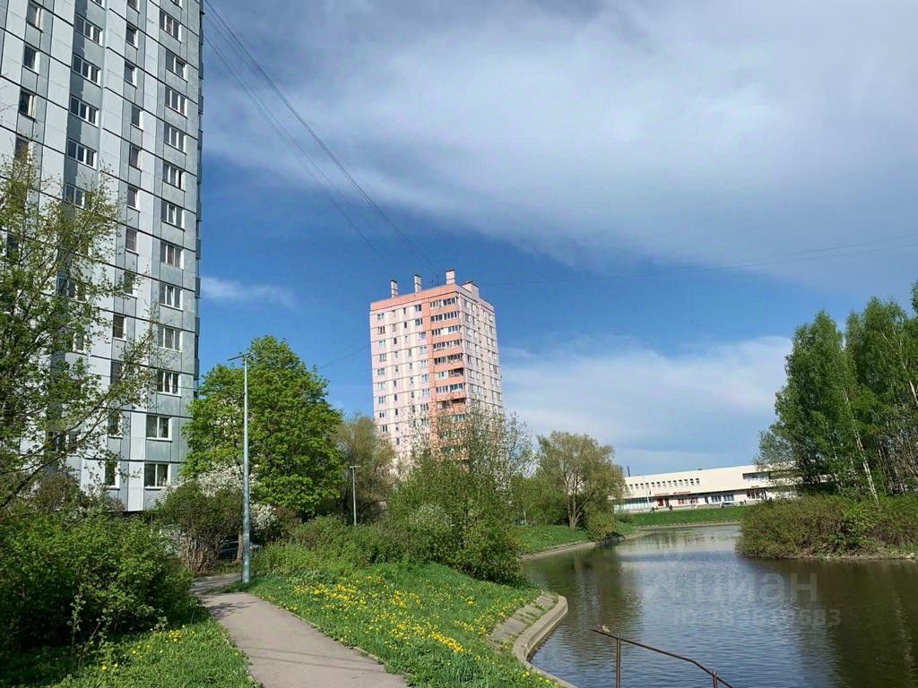 Продажа 2-комн квартиры на вторичном рынке улица Пионерстроя, 15К2