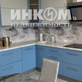 Продажа 4-комн квартиры на вторичном рынке Въезд на территорию дома,  д. 11 к2