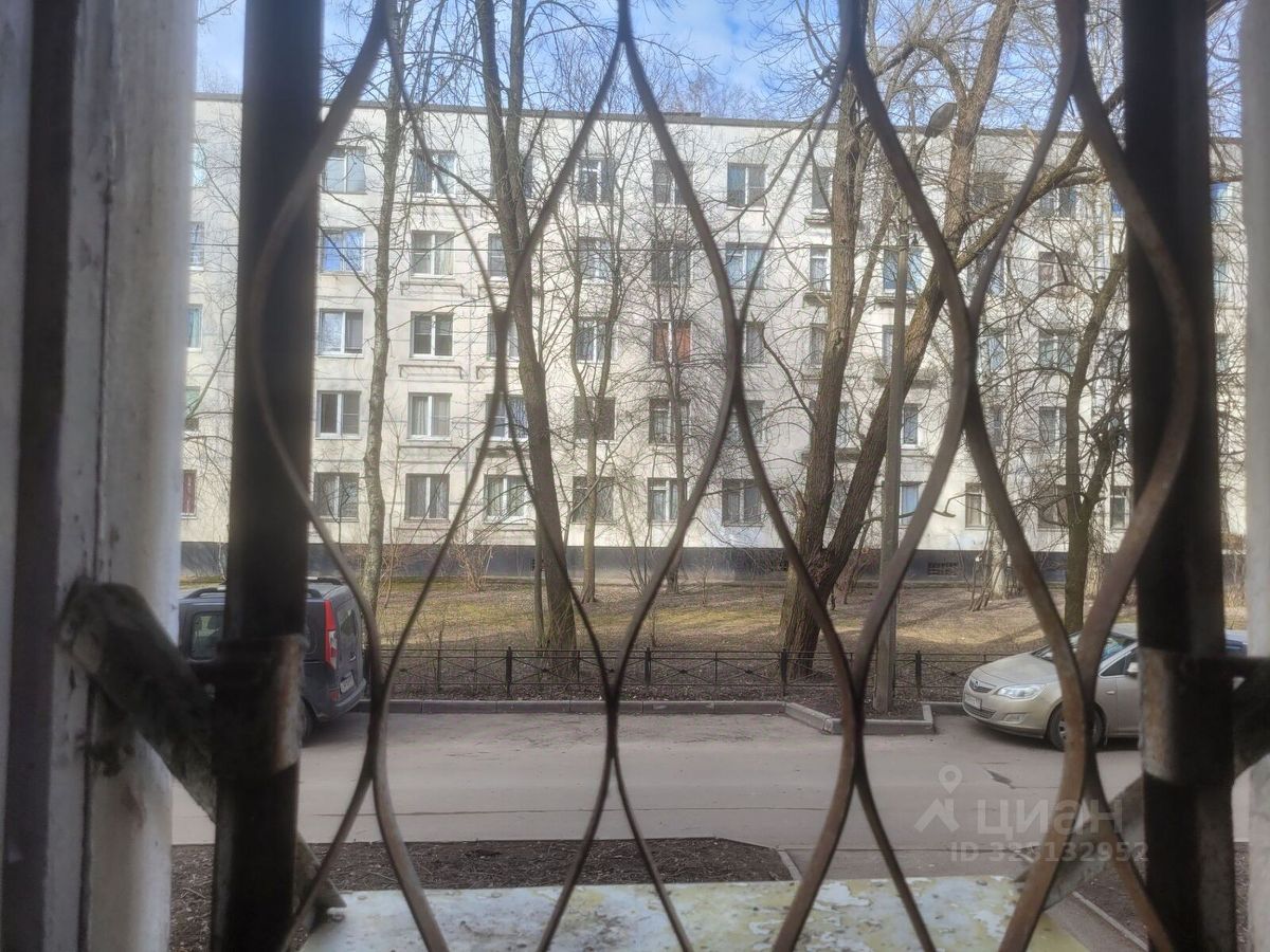 Продажа 3-комн квартиры на вторичном рынке улица Лени Голикова,  д. 13