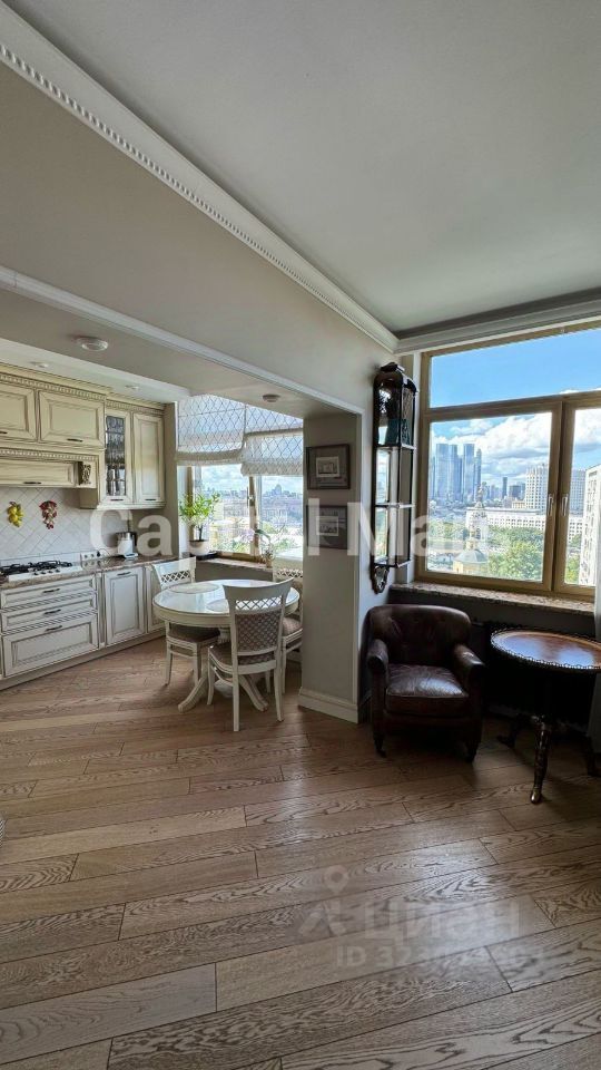 Аренда 2-комн квартиры на вторичном рынке Новинский бульвар, 15