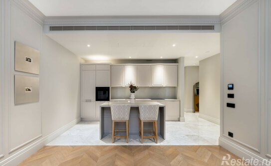 Продажа 4-комн квартиры на вторичном рынке улица Братьев Фонченко,  д. 1 к7