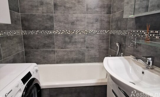 Продажа 3-комн квартиры на вторичном рынке улица Мусы Джалиля,  д. 9 к3