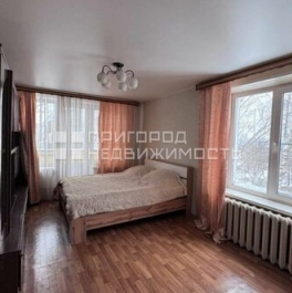 Продажа 2-комн квартиры на вторичном рынке 5-й микрорайон, Советская улица,  д. 5