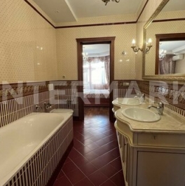 Продажа 5-комн квартиры на вторичном рынке улица Лобачевского