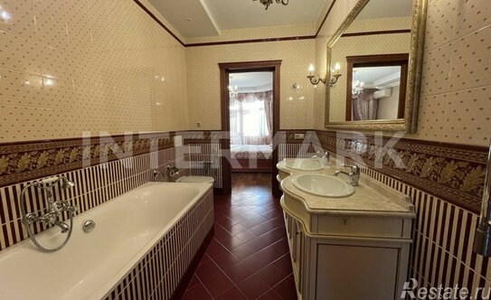 Продажа 5-комн квартиры на вторичном рынке улица Лобачевского