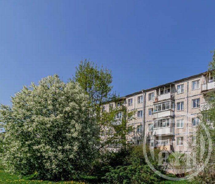 Продажа 3-комн квартиры на вторичном рынке Ломоносов г., Швейцарская ул. ,  д. 7