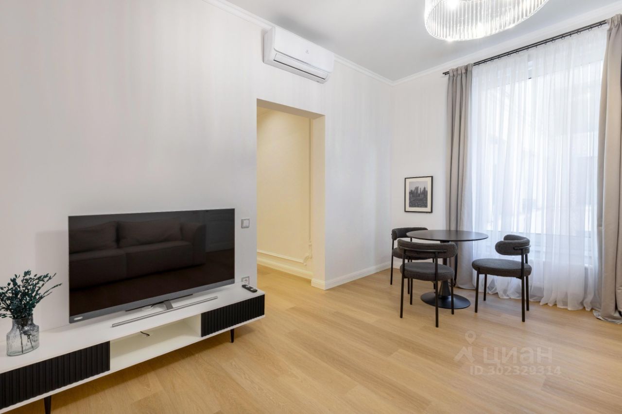 Продажа 2-комн квартиры на вторичном рынке Галерная улица, 40