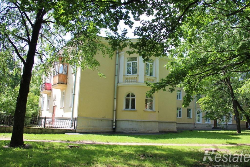 Продажа 3-комн квартиры на вторичном рынке Петергоф г, Санкт-Петербургский пр-кт ,  д. 12