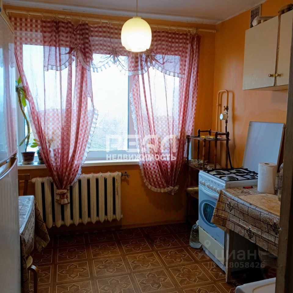 Продажа 2-комн квартиры на вторичном рынке пос. Новый Свет, 43