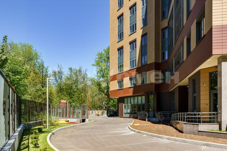 Продажа 3-комн квартиры на вторичном рынке улица Космонавта Волкова,  д. 5Б с2