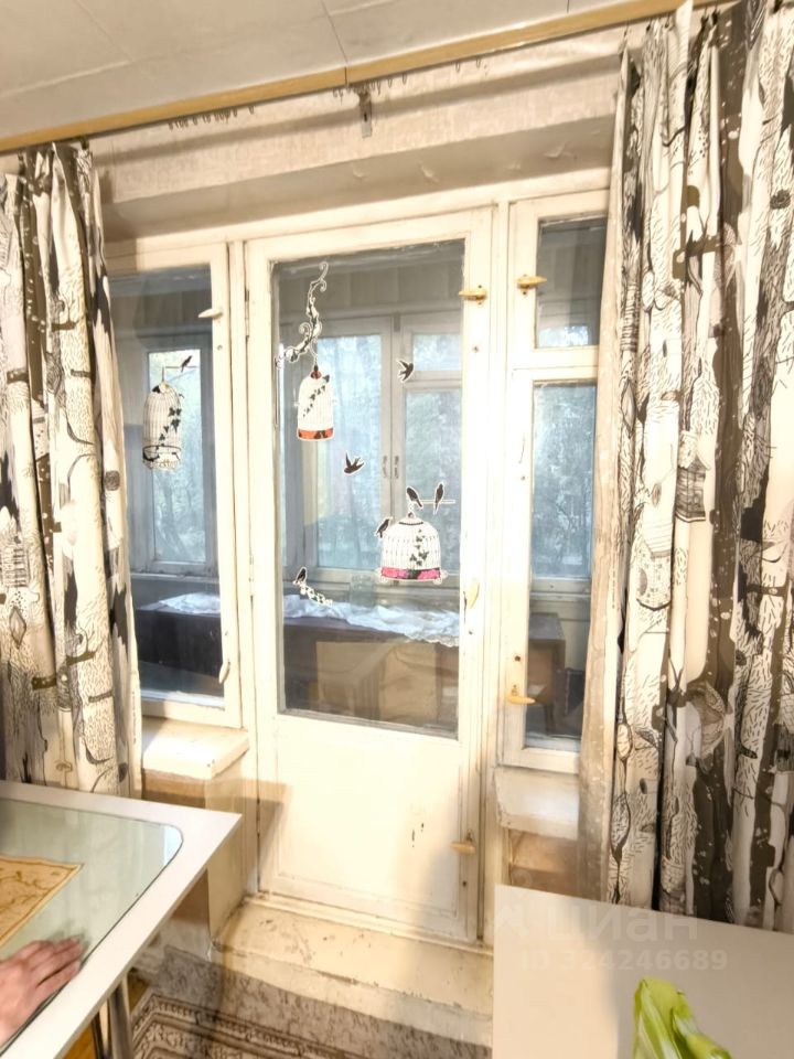 Аренда 3-комн квартиры на вторичном рынке Веерная улица, 32К2